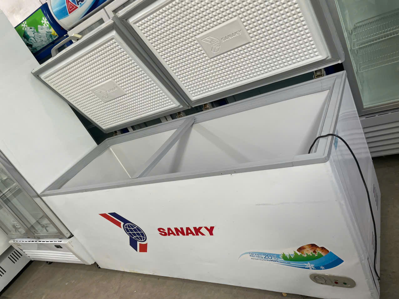 Tủ Đông SANAKY 860 Lit. Độ mới 88%